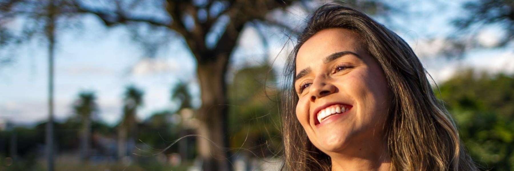 A woman smiling after getting a tooth filling in Wahroonga, NWS